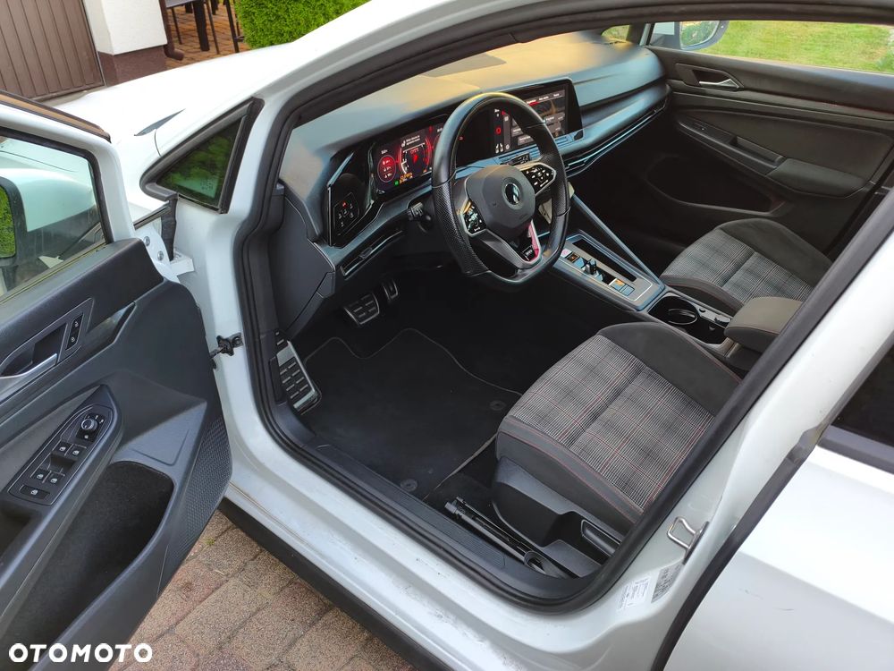Volkswagen Golf - 8