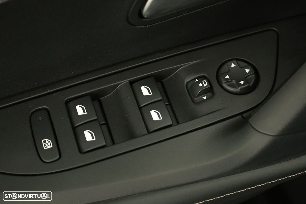 Peugeot 2008 1.2 PureTech Allure EAT8 - 20