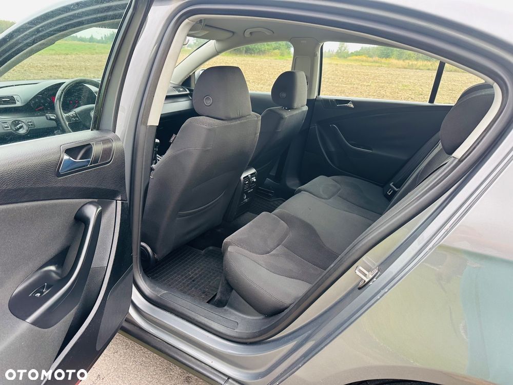 Volkswagen Passat 2.0 FSI Comfortline - 13