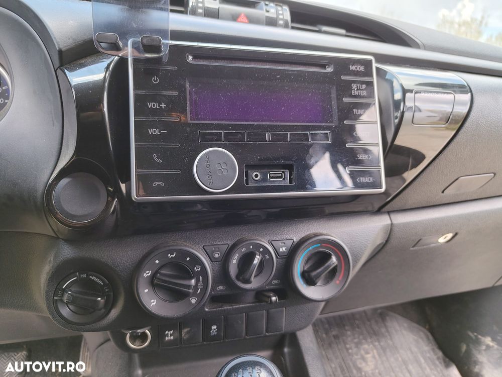 Toyota Hilux 4x4 Double Cab M/T Style - 5