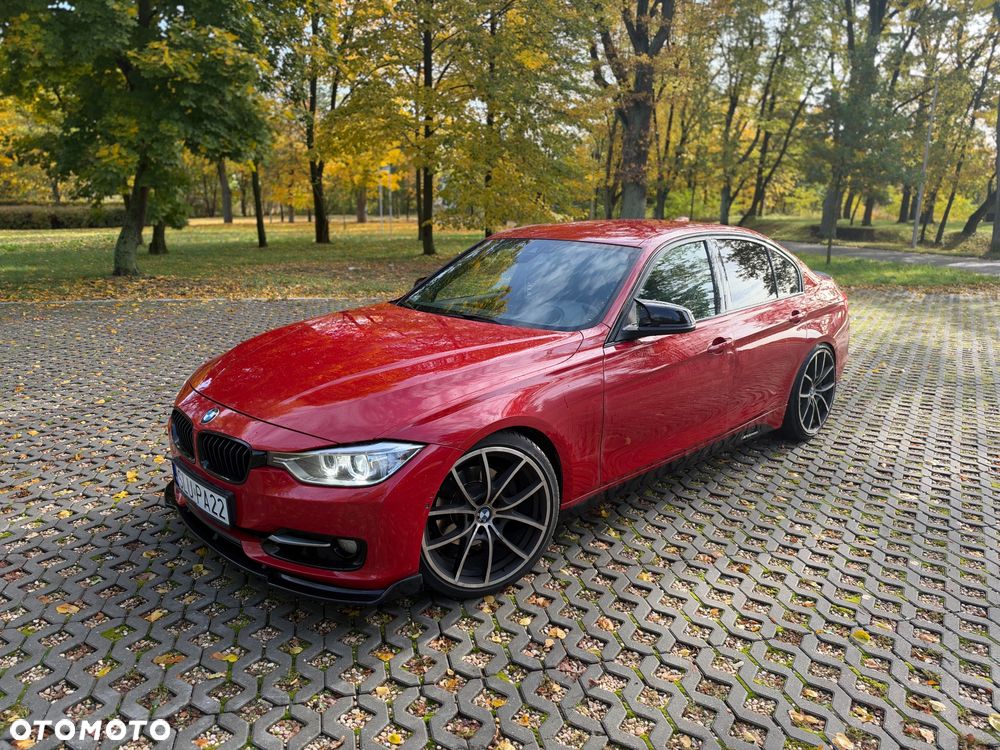 BMW 3 Series 2011 photo 2