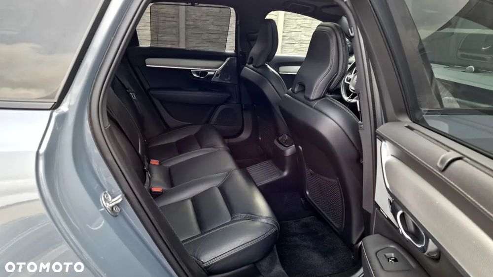 Volvo V90 T8 AWD Plug-In Hybrid R-Design - 23