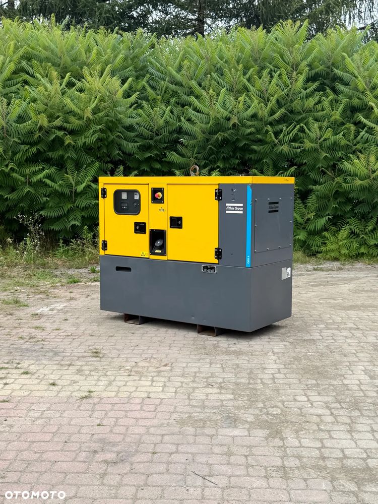Atlas Copco QES 9 Agregat Prądotwórczy Generator prądu Wyciszony.  2018 rok. Silnik KUBOTA 3 cylindry. Agregat do pracy ciągłej. 2 x 400 VOLT oraz 230. Agregat w Bardzo ładnym stanie jak z Salonu. Sprowadzony z Norwegii. Agregat posiada bardzo dużo zabezpieczeń prądowych. Bezpieczna maszyna! Prądnica MECCALTE ECP3 1L4 najlepsza marka światowa! OKAZJA TANIO Profesjonalny przemysłowy sprzęt! Dokumenty inst. obsługi - 34