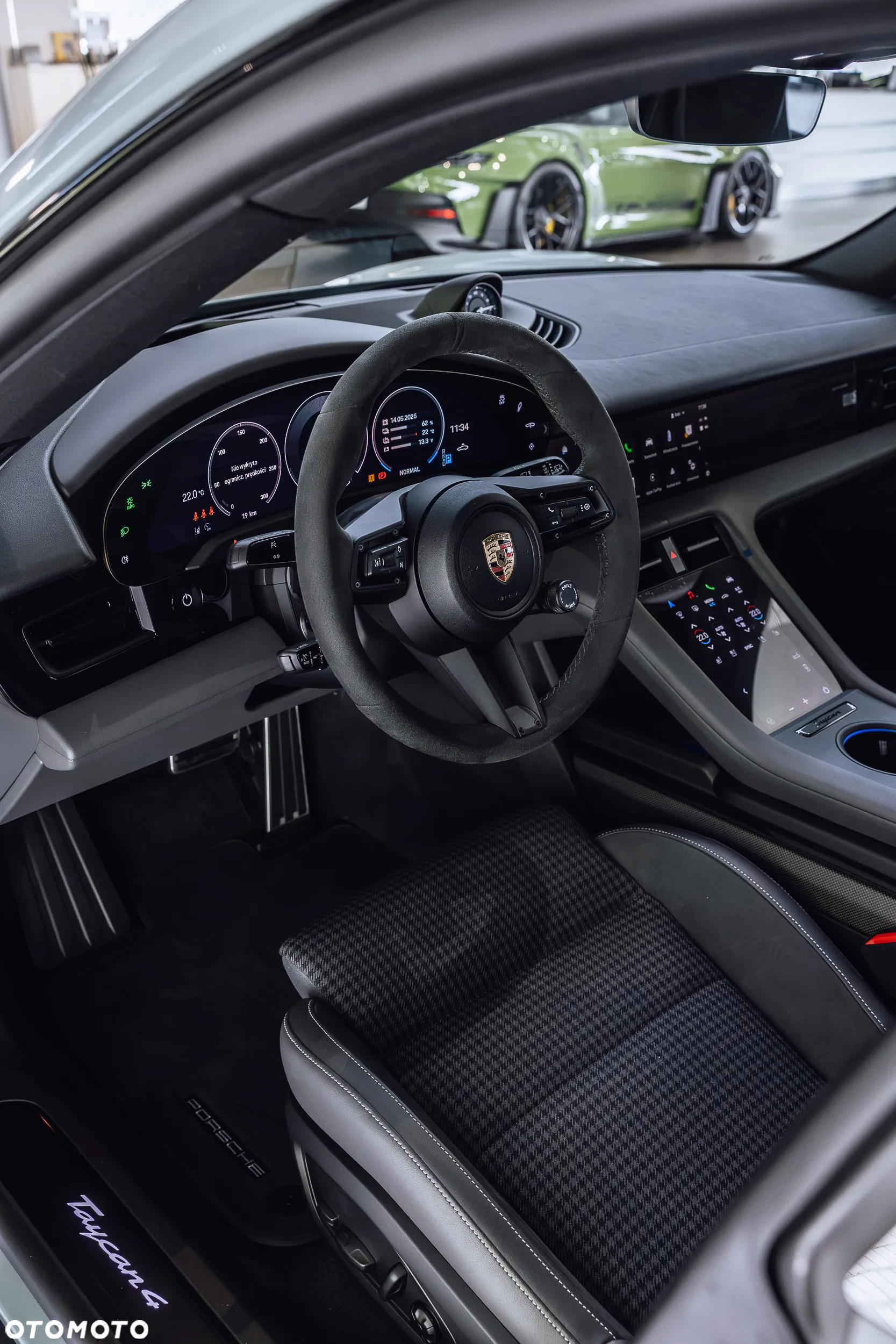 Porsche Taycan - 8