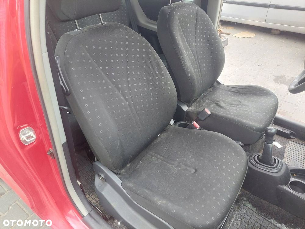 FOTEL LEWY PRZÓD TOYOTA YARIS II - 12