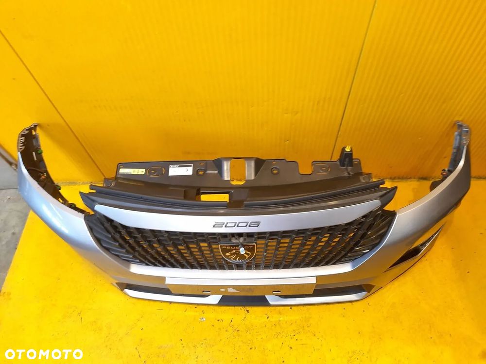 Peugeot 2008 II ZDERZAK PRZÓD PRZEDNI 6 PDC SREBRNY - 7