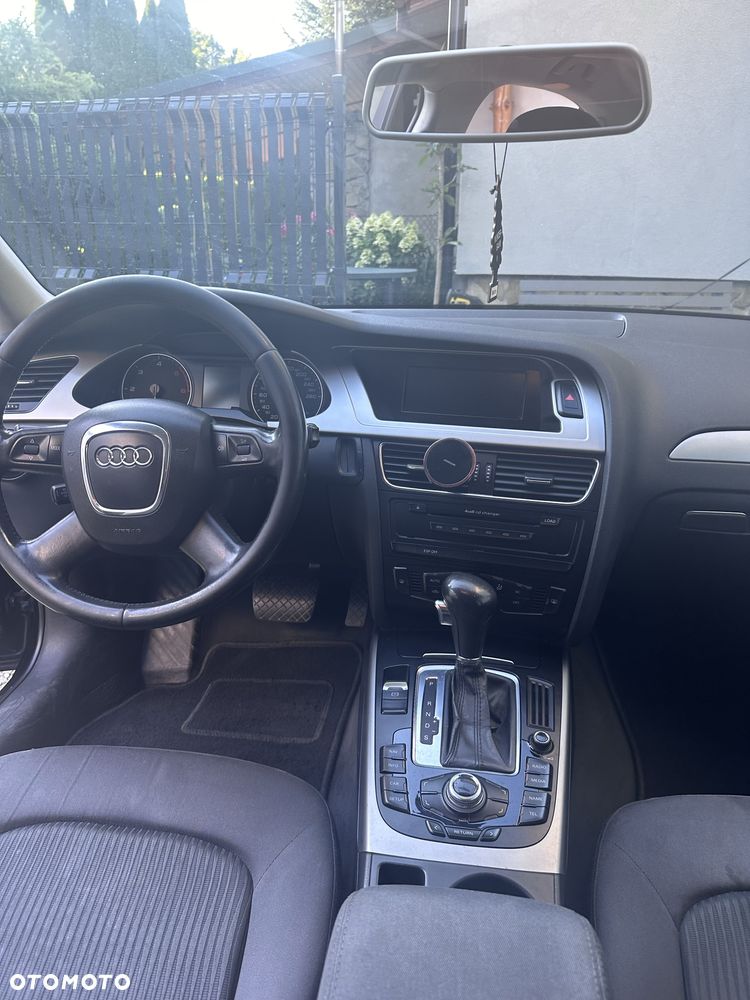 Audi A4 Limousine - 5