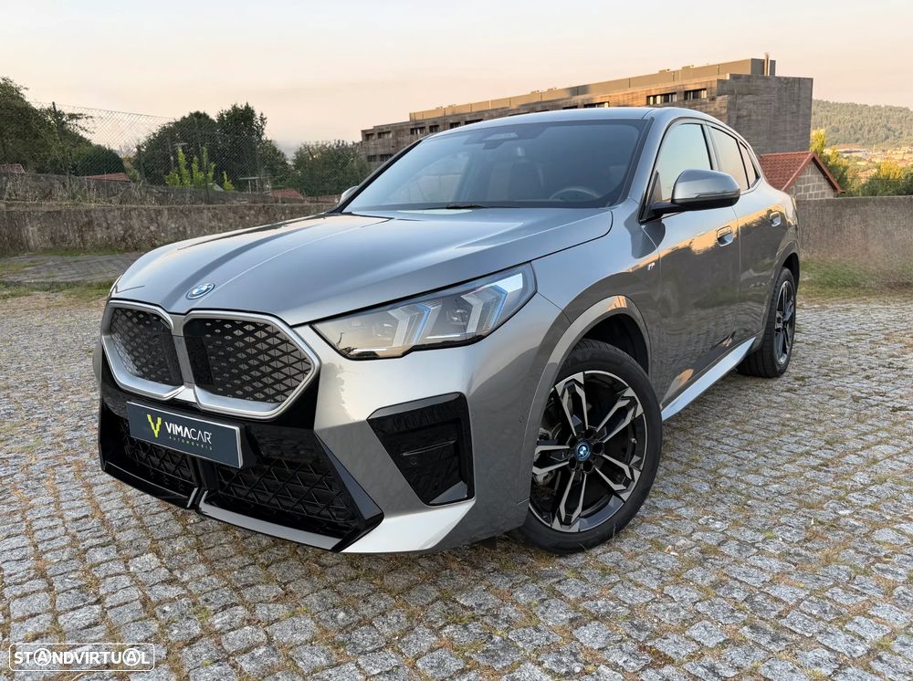 BMW iX2 eDrive20 Pack Desportivo M - 3