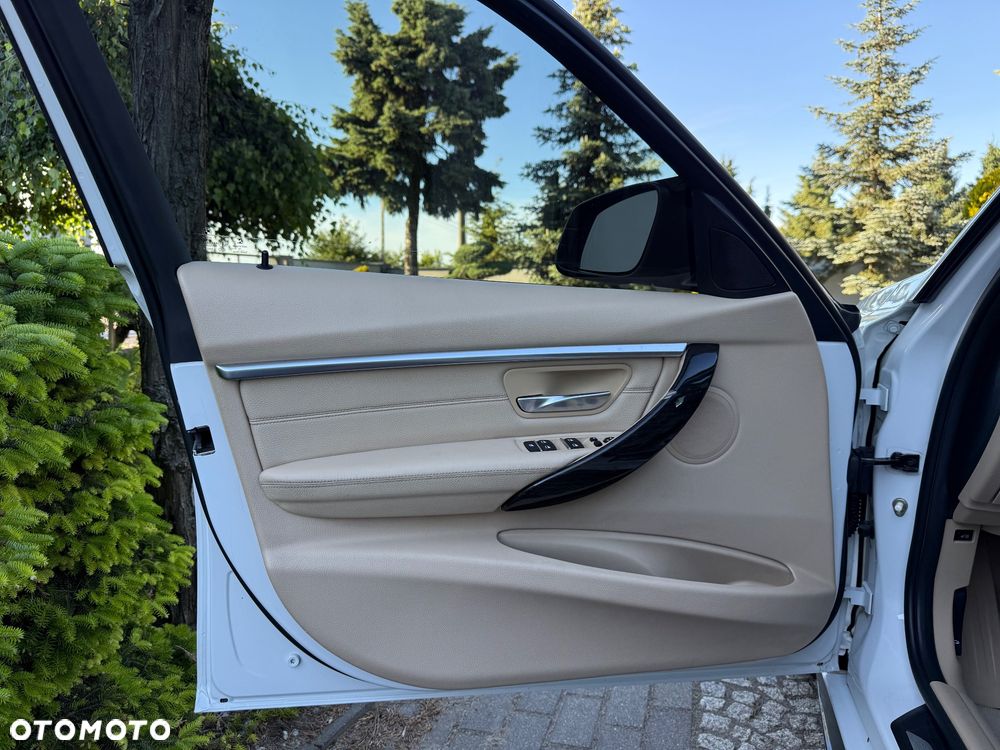 BMW Seria 3 328i xDrive Sport-Aut Luxury Line - 13