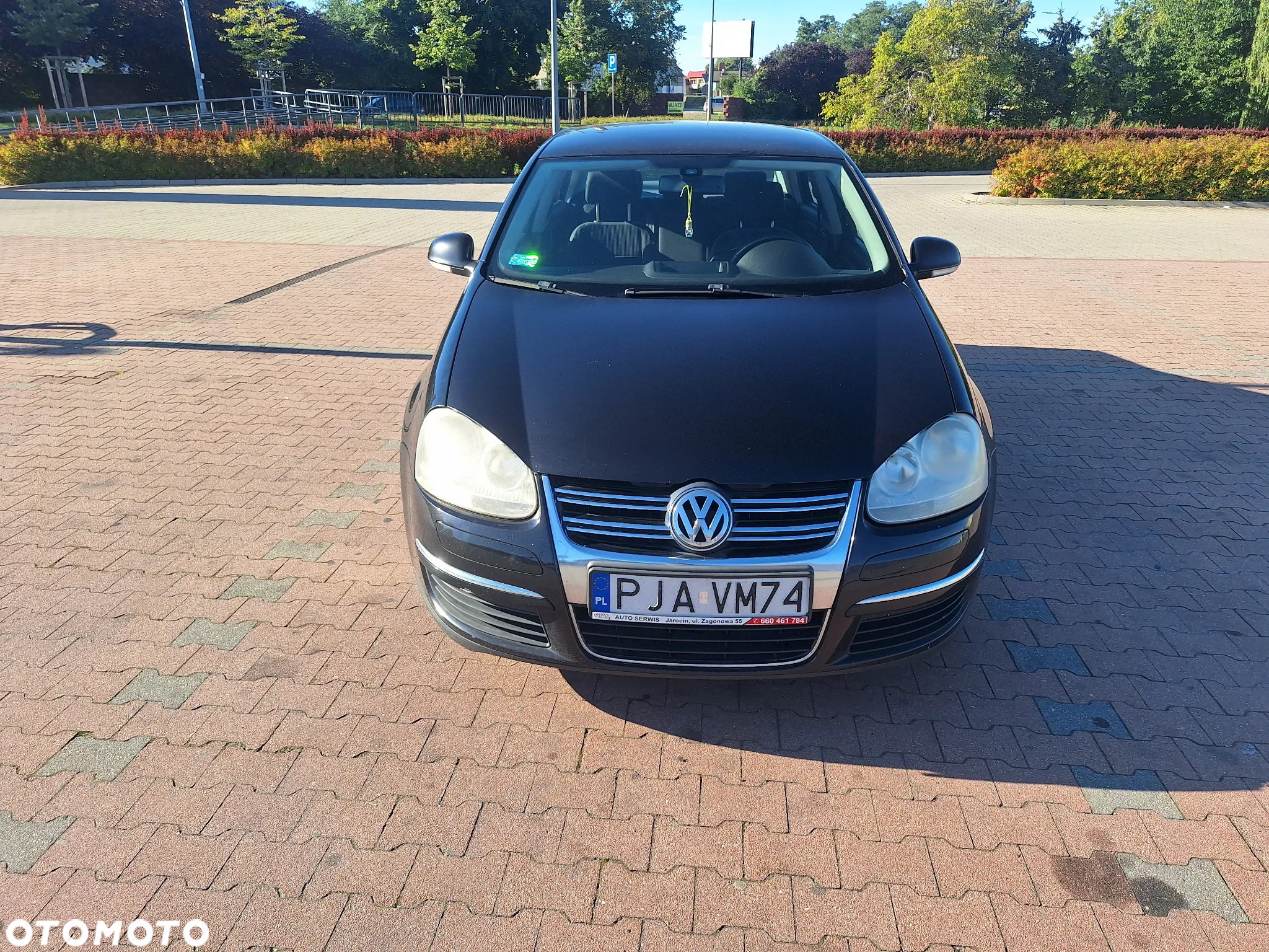 Volkswagen Jetta - 2