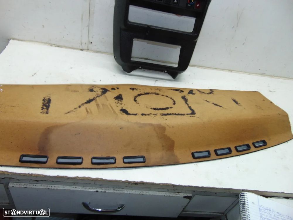 Volvo 244 consola frontal/Chapeleira - 13