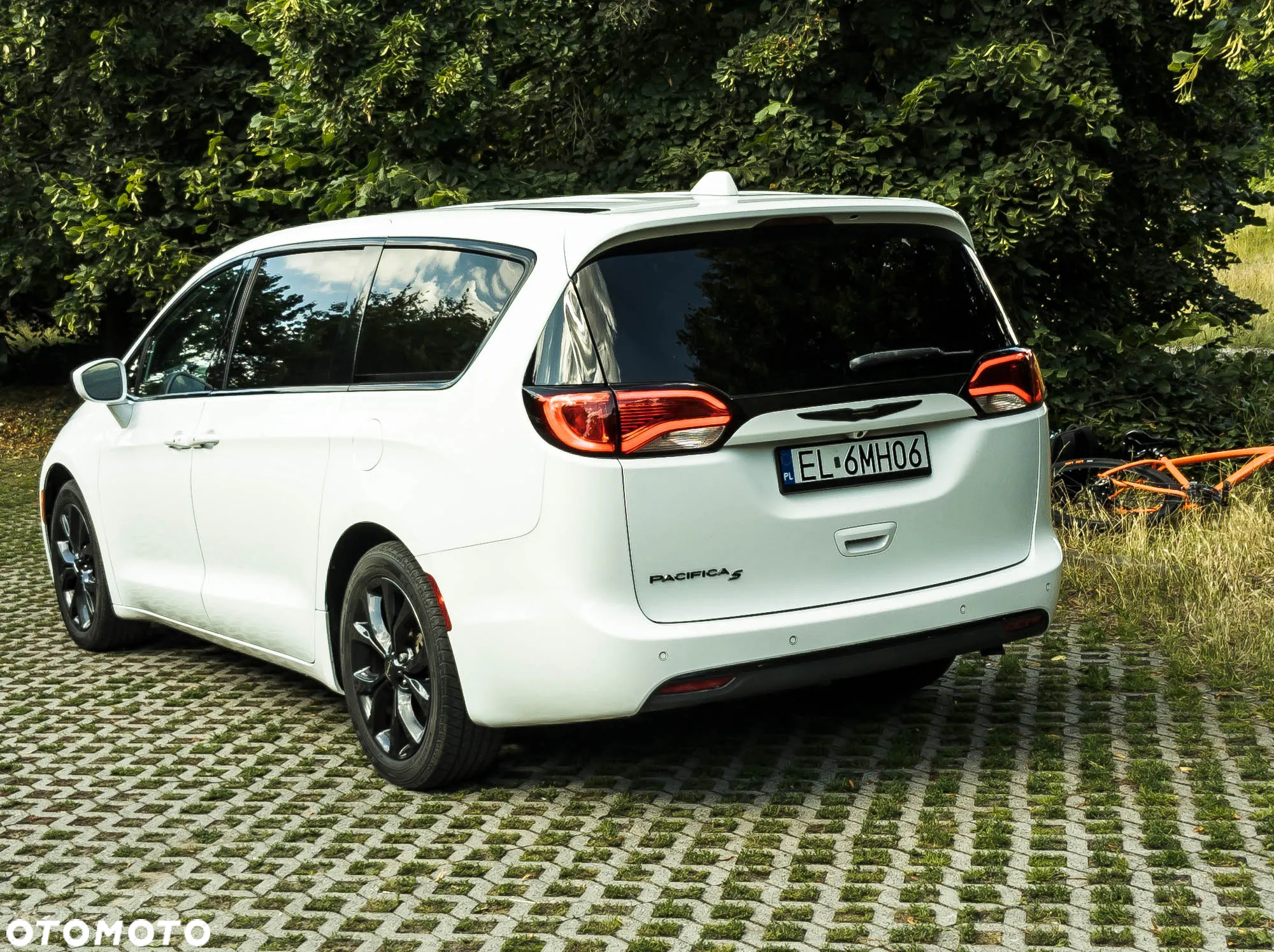 Chrysler Pacifica - 10
