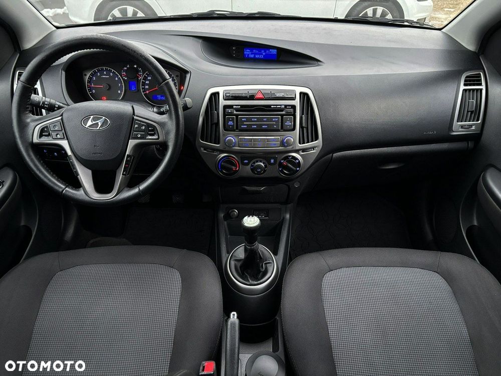 Hyundai i20 1.2 Fifa World Cup Edition - 25