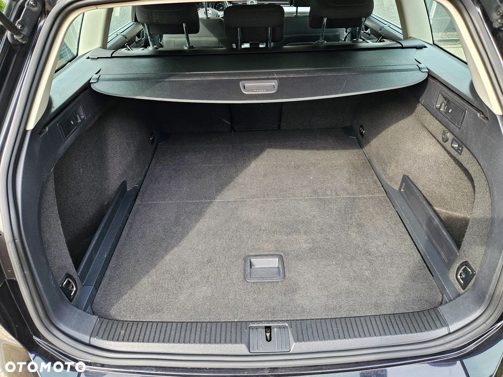 Volkswagen Passat - 13