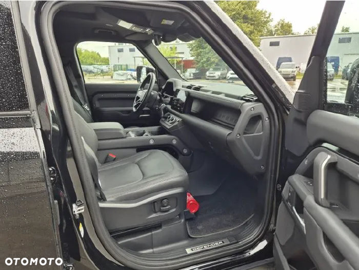 Land Rover Defender - 11