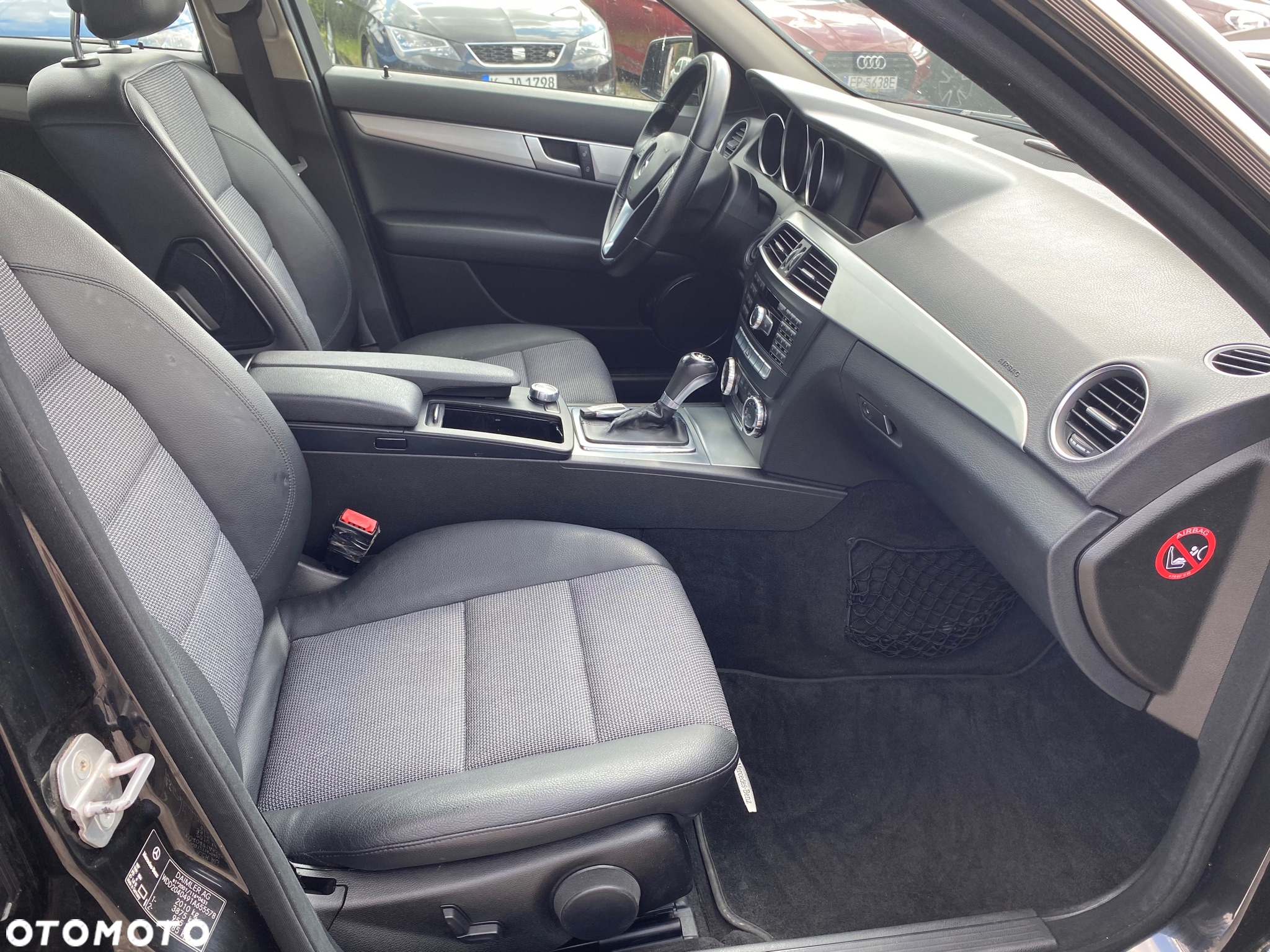 Mercedes-Benz Klasa C 180 CGI Automatik BlueEFFICIENCY Avantgarde - 23