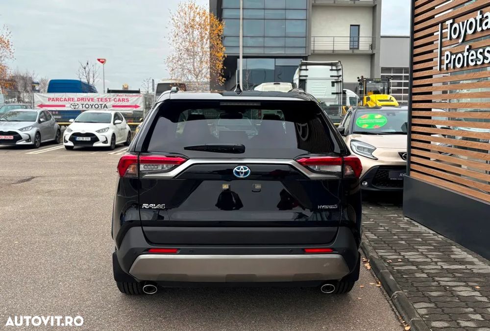 Toyota RAV4 - 8