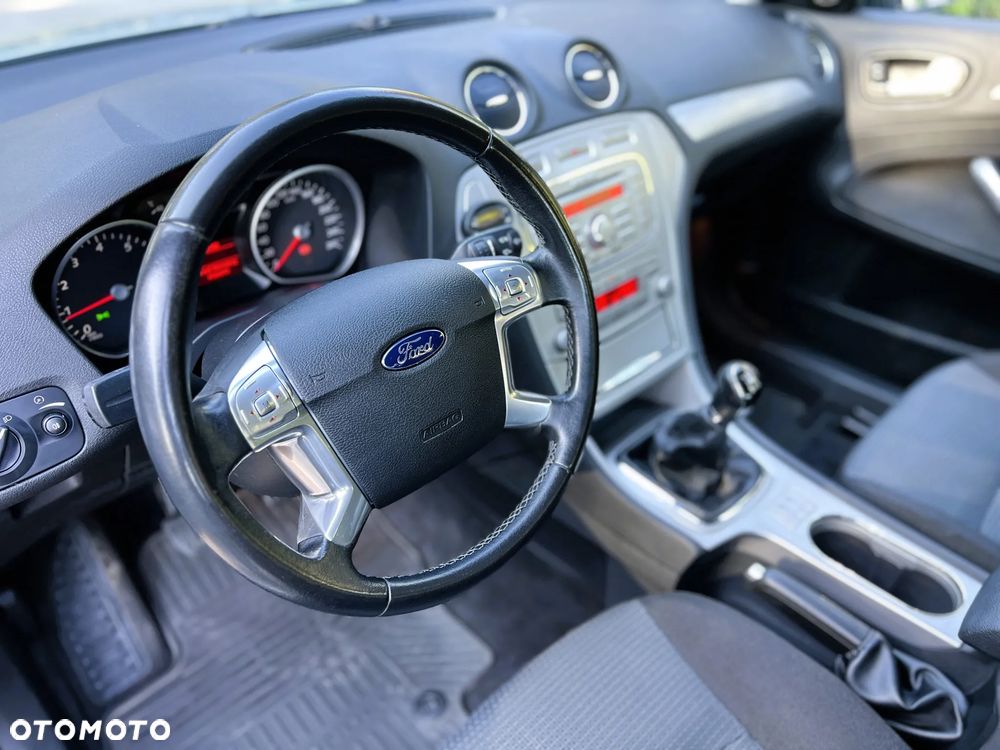 Ford Mondeo - 26