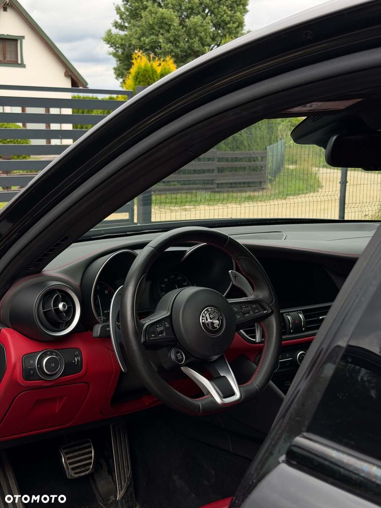 Alfa Romeo Giulia 2.0 Turbo 16V AT8 Veloce Ti - 23
