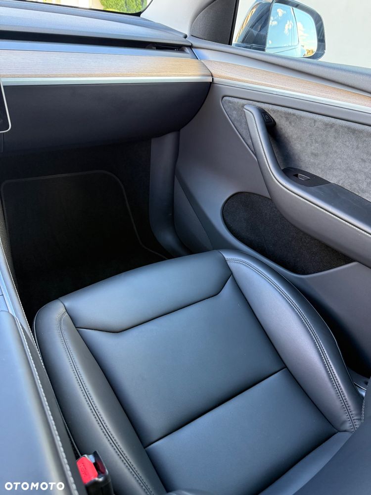 Tesla Y Model Performance Dual Motor AWD - 17