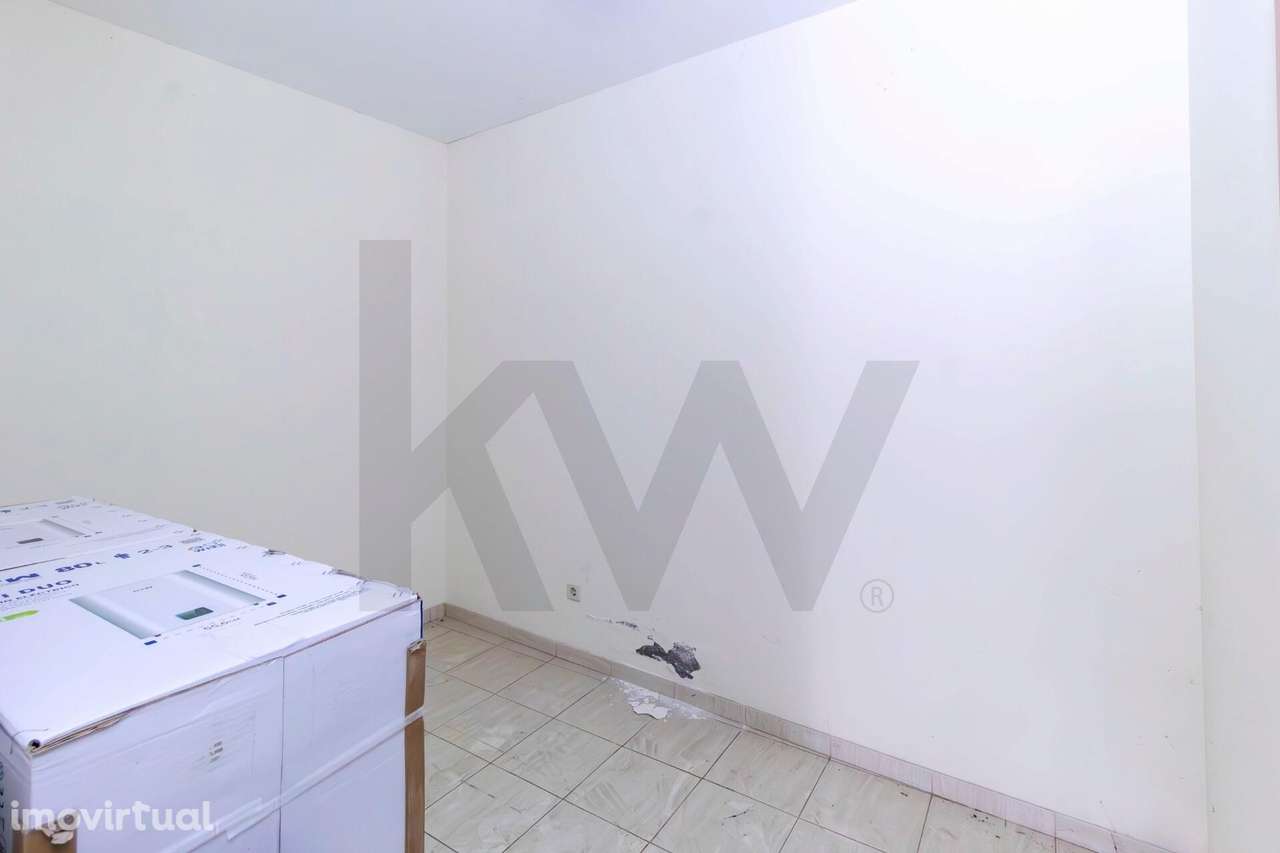 Loja térrea no centro de Canedo. - Grande imagem: 5/17