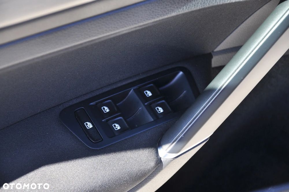 Volkswagen Golf 1.4 TSI BMT Comfortline - 23