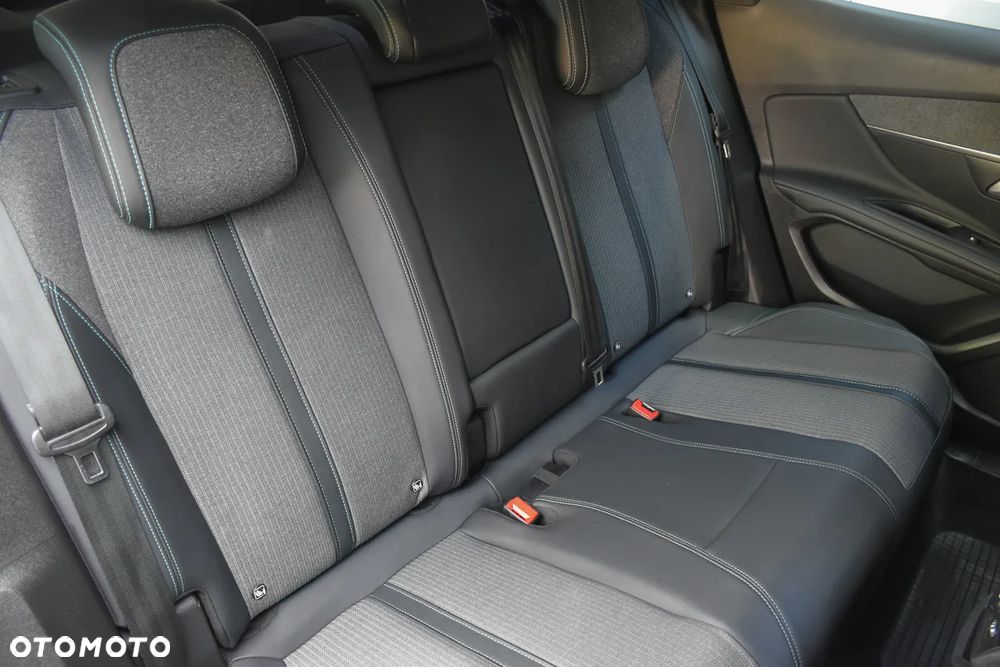 Peugeot 3008 1.6 PureTech HYbrid4 GT Line S&S EAT8 - 34