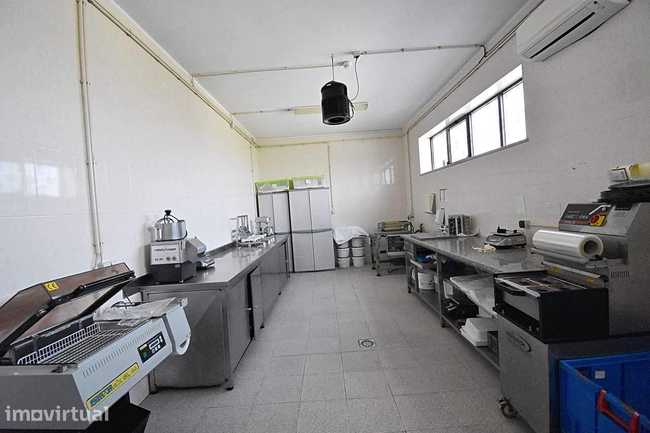 Fábrica em funcionamento para produção alimentar | Cacia, Aveiro - Grande imagem: 2/32