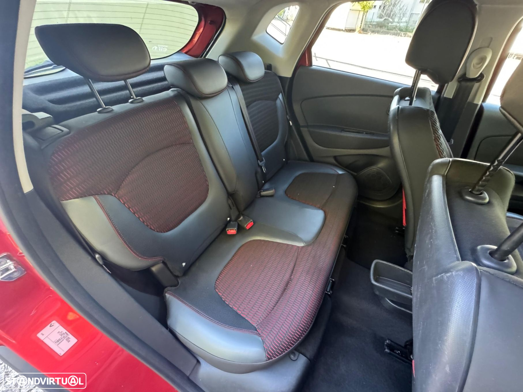 Renault Captur 1.5 dCi Helly Hansen - 25