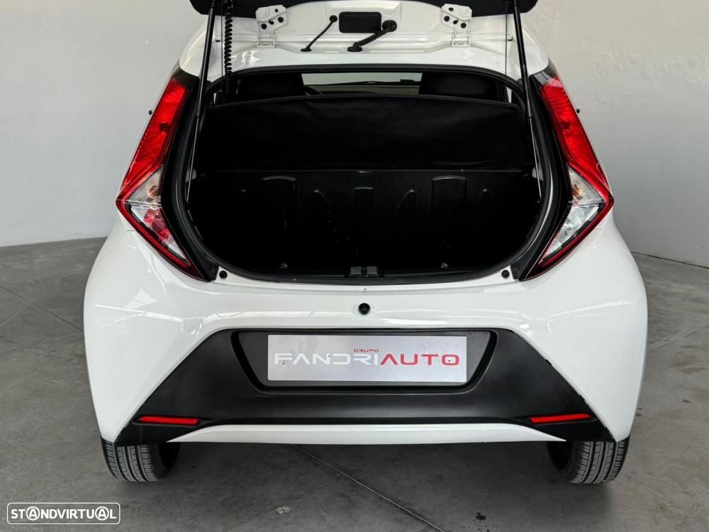 Toyota Aygo x-business - 16