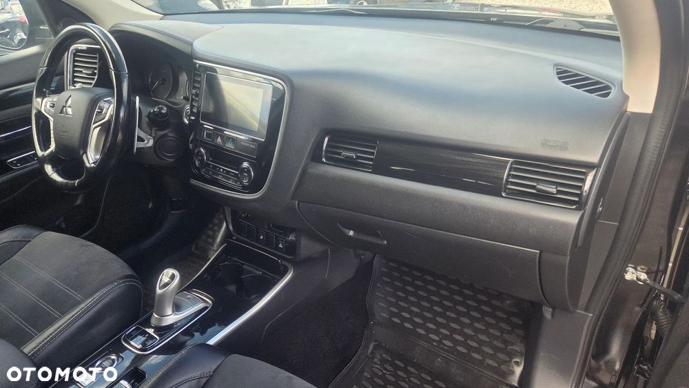 Mitsubishi Outlander - 10