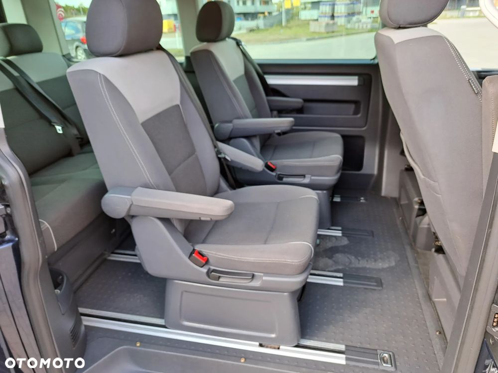 Volkswagen Multivan - 21