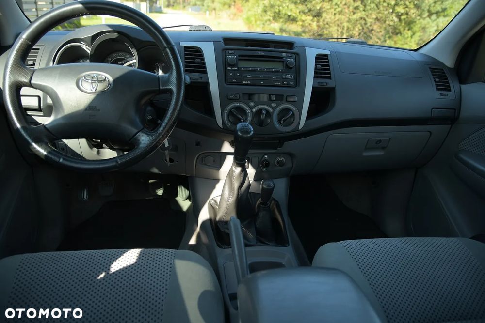 Toyota Hilux 2.5 D-4D SR5 Pakiet Plus - 26