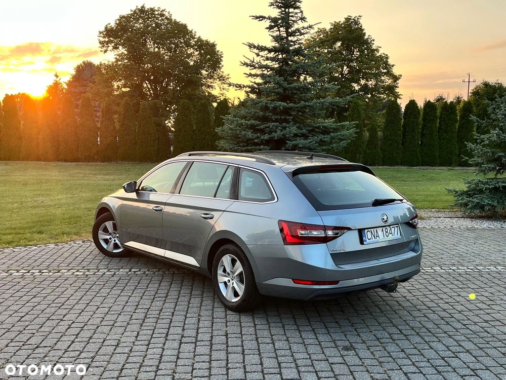 Skoda Superb 1.6 TDI Ambition DSG - 8