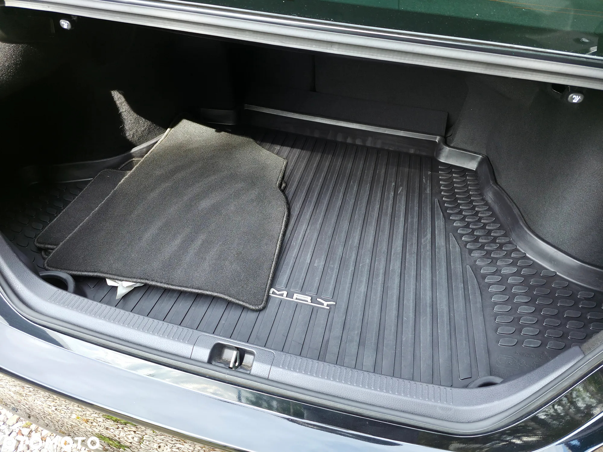 Toyota Camry 2.5 Hybrid Executive CVT - 24