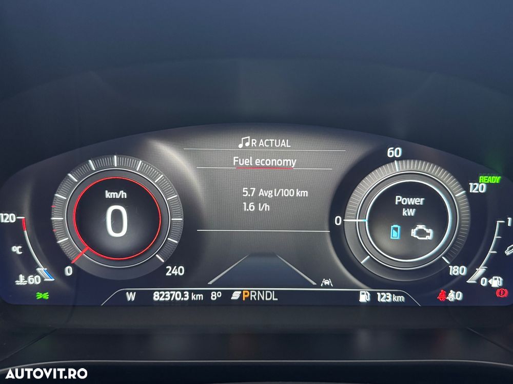 Ford Kuga 2.5 Duratec FHEV ST-LINE X - 24