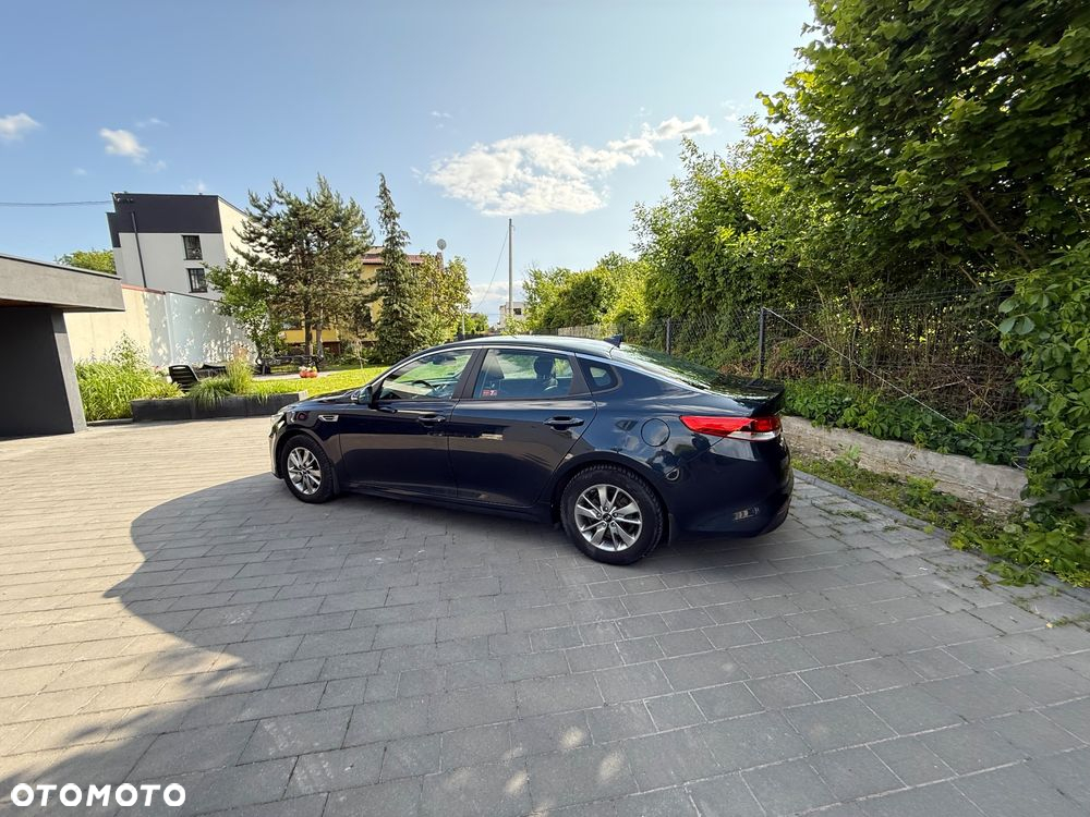 Kia Optima 2.0 M - 10