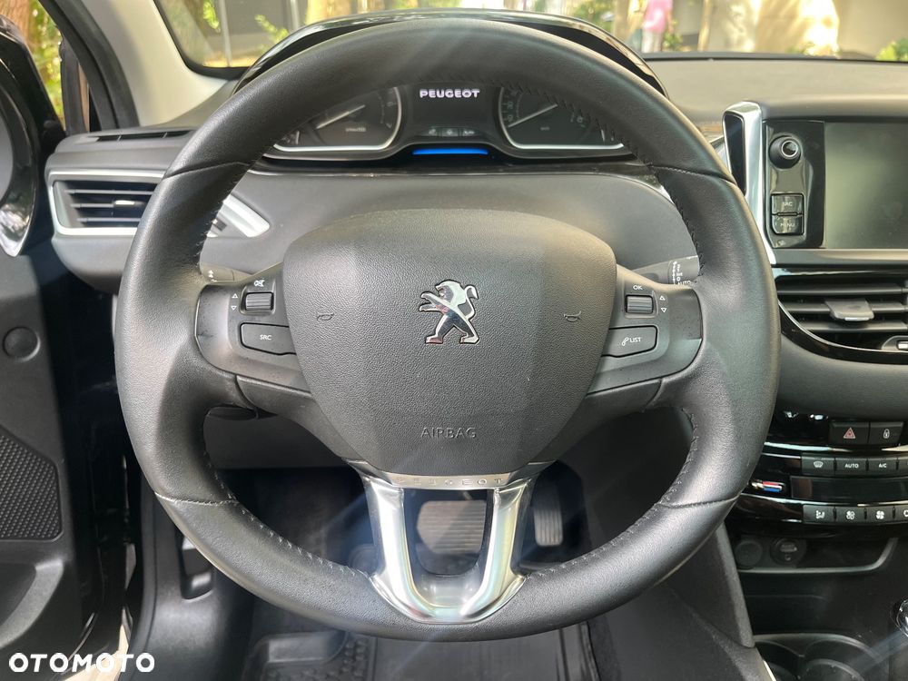 Peugeot 208 - 14