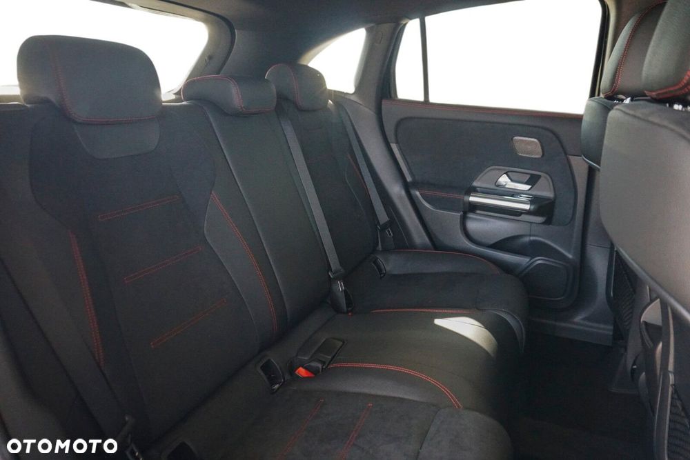 Mercedes-Benz GLA 200 mHEV AMG Line 7G-DCT - 12
