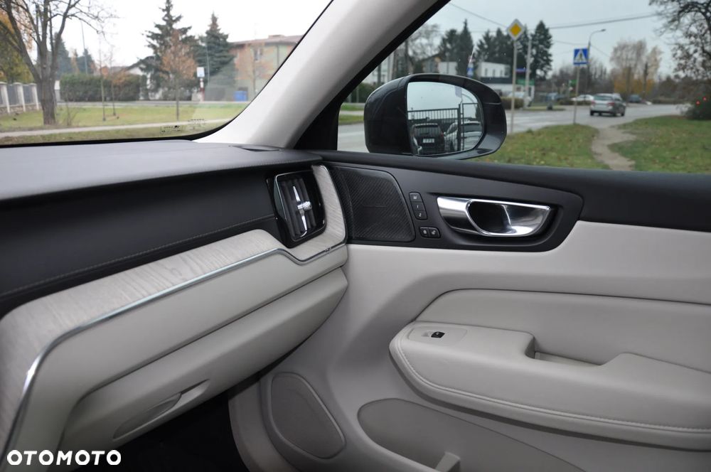 Volvo XC 60 T8 AWD Recharge Polestar Engineered - 23