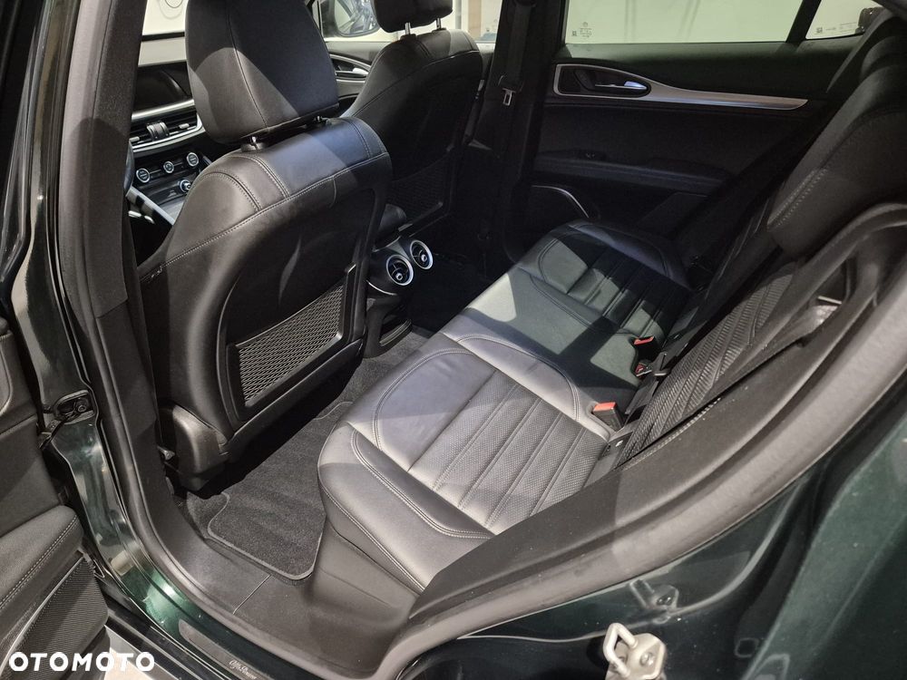Alfa Romeo Stelvio - 10
