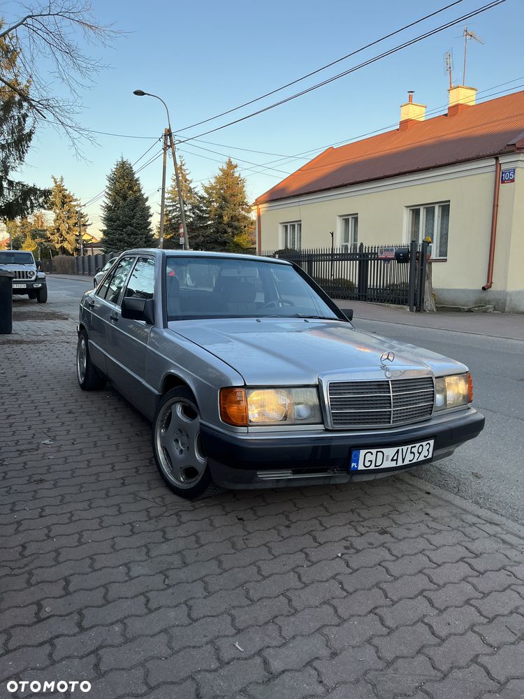 Mercedes-Benz W201 (190) - 25