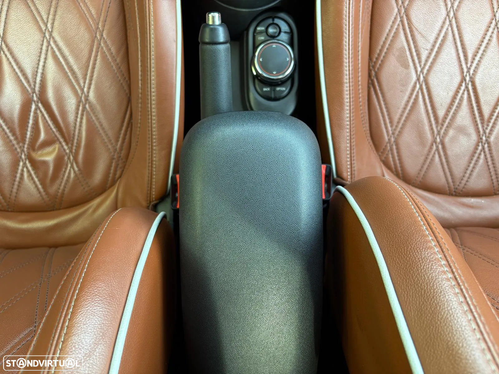 MINI 5 Portas Cooper D Aut. - 31