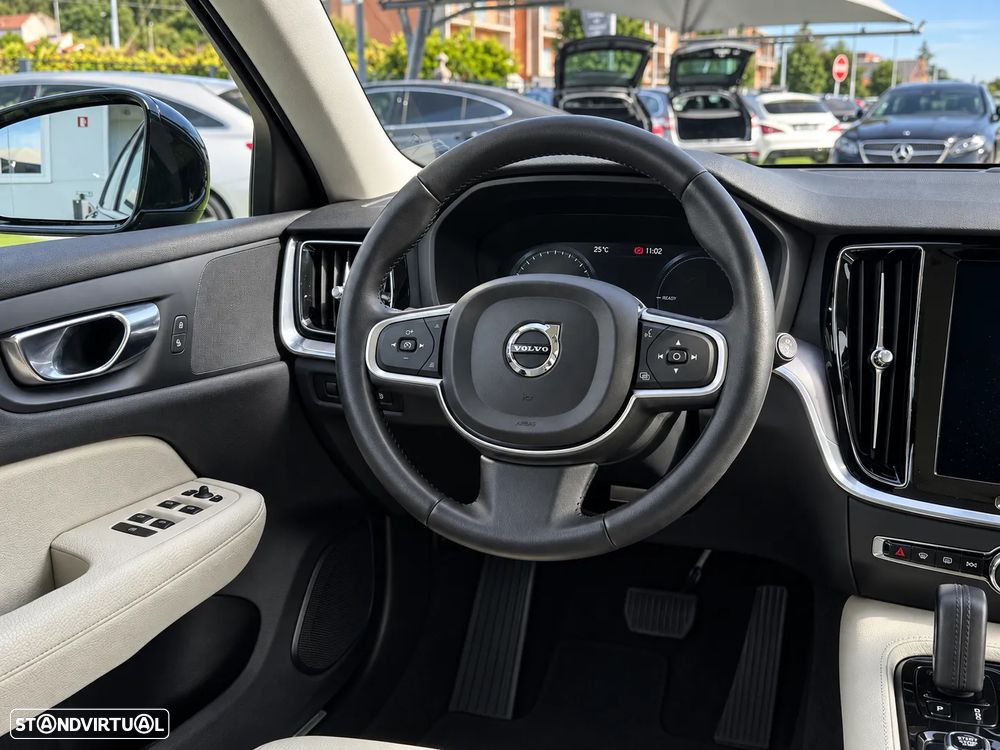 Volvo V60 2.0 T8 AWD TE Momentum Plus - 13