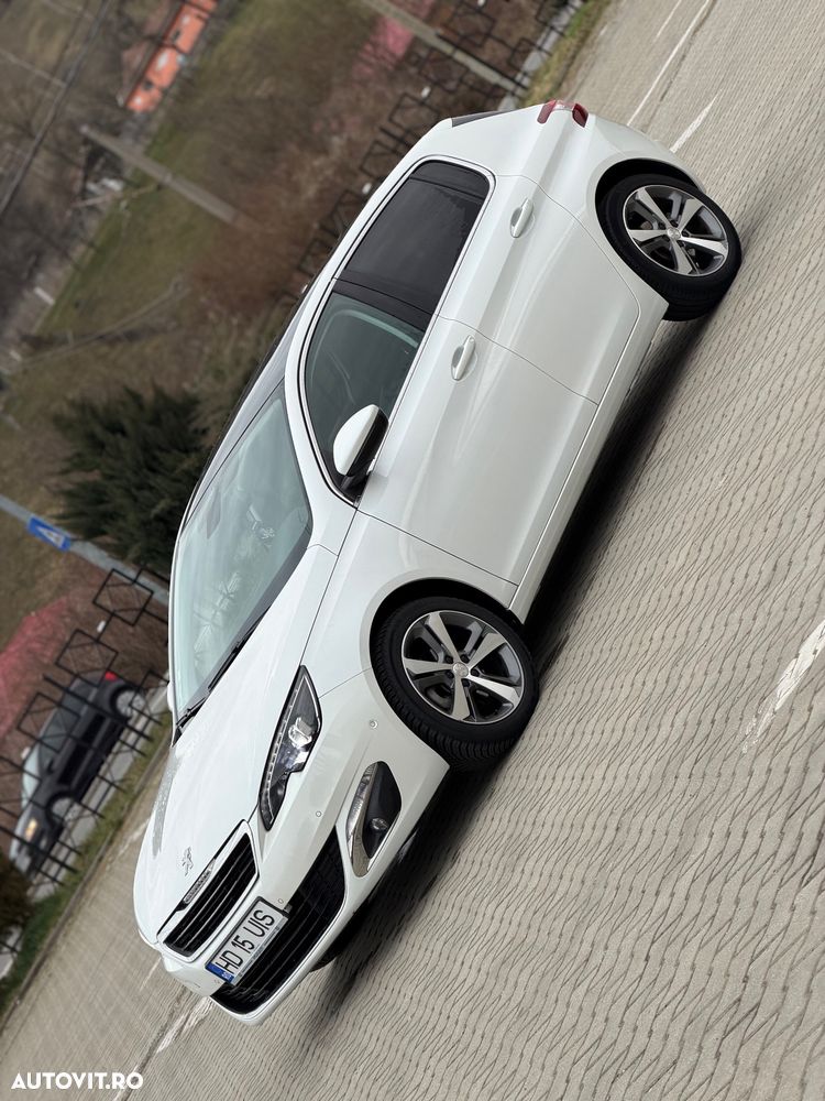 Peugeot 308 1.2 L PureTech Turbo Allure - 4