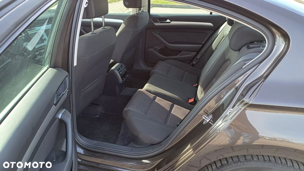 Volkswagen Passat - 6