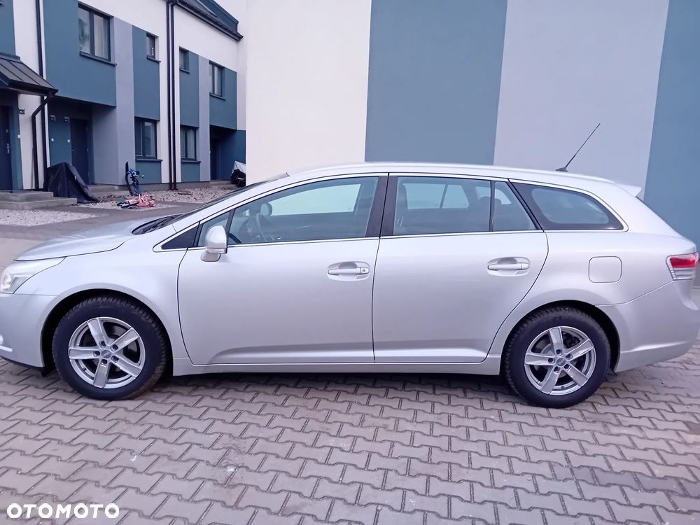 Toyota Avensis 2.0 D-4D Executive - 11