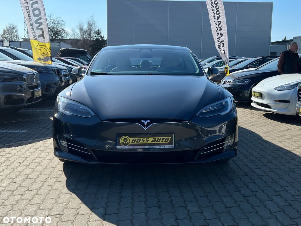 Tesla Model S - 4