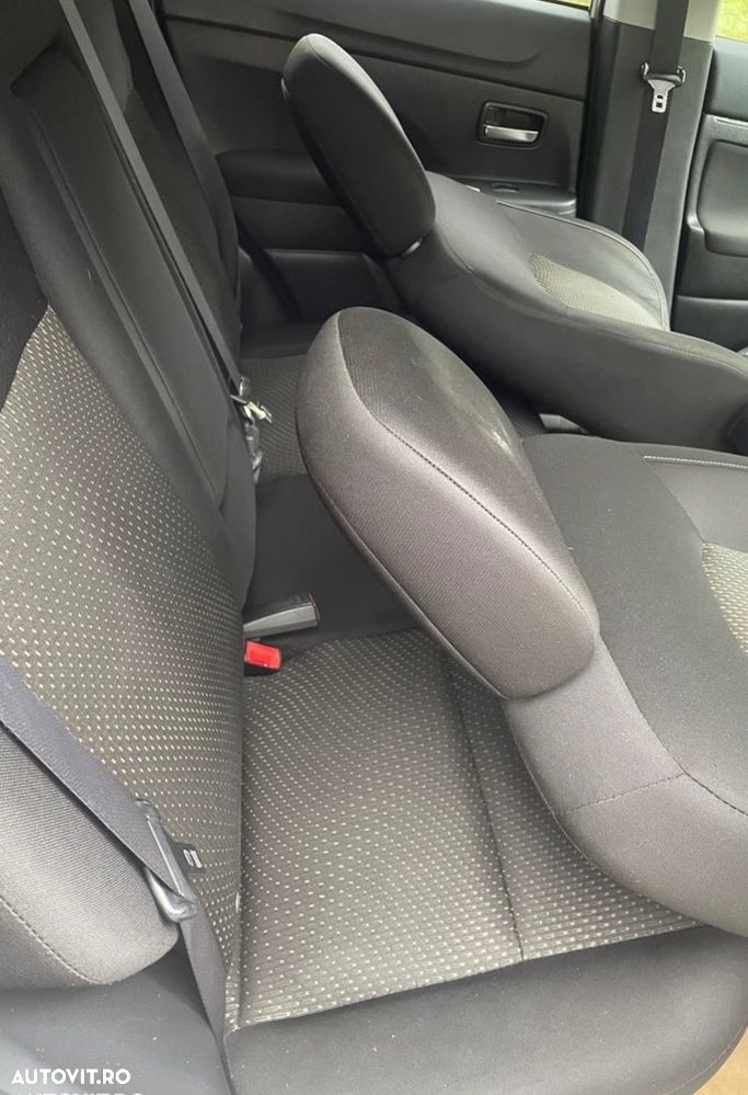 Mitsubishi ASX 1.8 DI-D 2WD Intense - 32