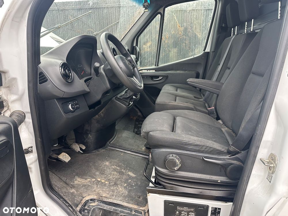 Mercedes-Benz Sprinter - 11